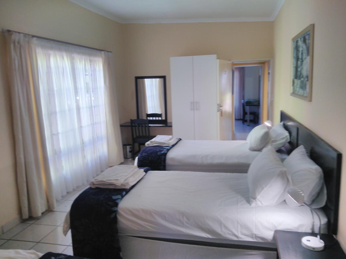 Backpackers Connection @ Jnb Airport Hostel Benoni Exterior photo